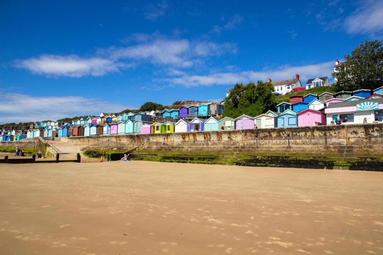 Beautiful 8 Berth Caravan With Decking At Naze Marine Park, Essex Ref 17184P Walton-on-the-Naze Buitenkant foto